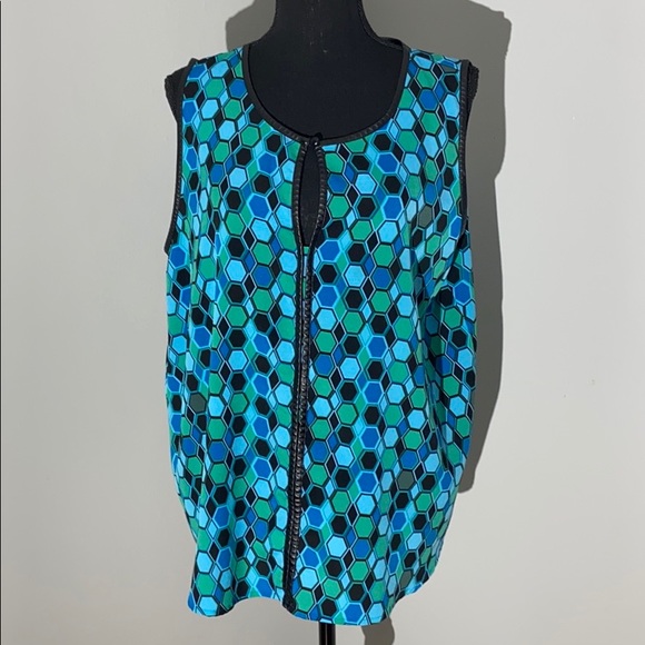 APT. 9 Top - Picture 2 of 6